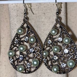 Paparazzi Earrings Silver/Pearl